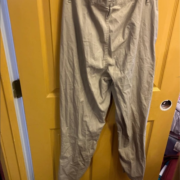 New York and Company Khaki‎ Pants - Picture 4 of 4